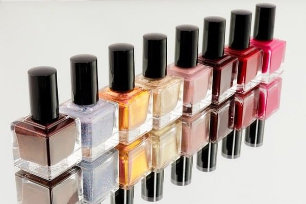 Comment choisir la couleur de ses ongles pour un mariage ?