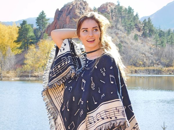Les ponchos pour femme : allier style et confort
